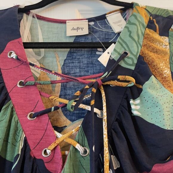 Brand new with tags Daytrip top - Picture 2 of 7